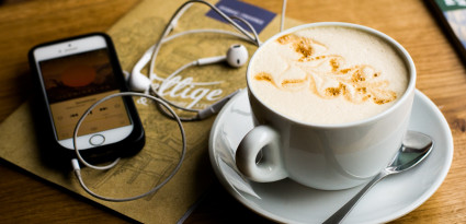 Podcasts natifs, reverse podcasting, formats innovants : le renouveau de l’audio