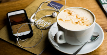 Podcasts natifs, reverse podcasting, formats innovants : le renouveau de l’audio