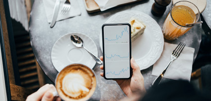 Le podcast : un format privilégié pour décrypter l’actualité