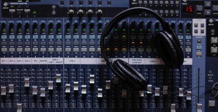 Écouter et raconter la musique avec Mehdi Maïzi